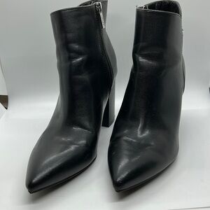 Unisa  Unmilani Black Ankle Bootie Chunky heel. 8.5.